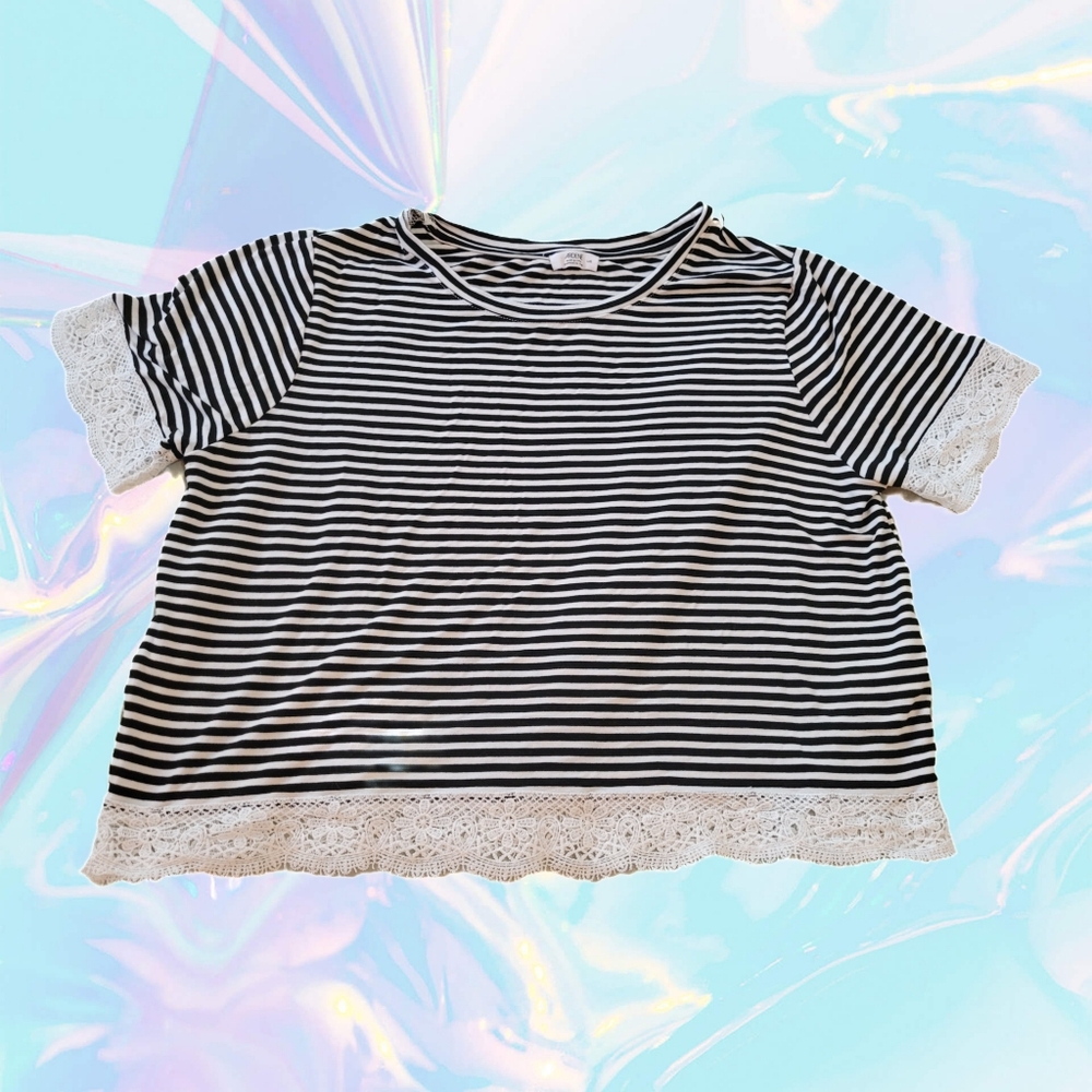 Ardene Black / White Striped Cropped Short Sleeve Top with Lace Trim - S…